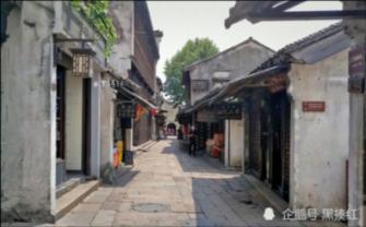逃离快乐小镇